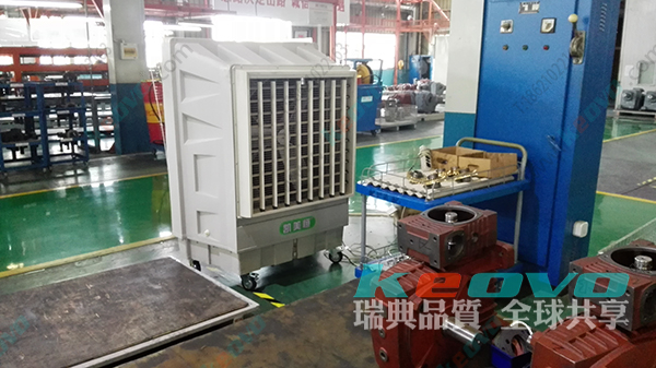 生產(chǎn)<a href=http://www.x8848.cn/photo/jie.html target='_blank'>車間降溫</a> 生產(chǎn)車間降溫